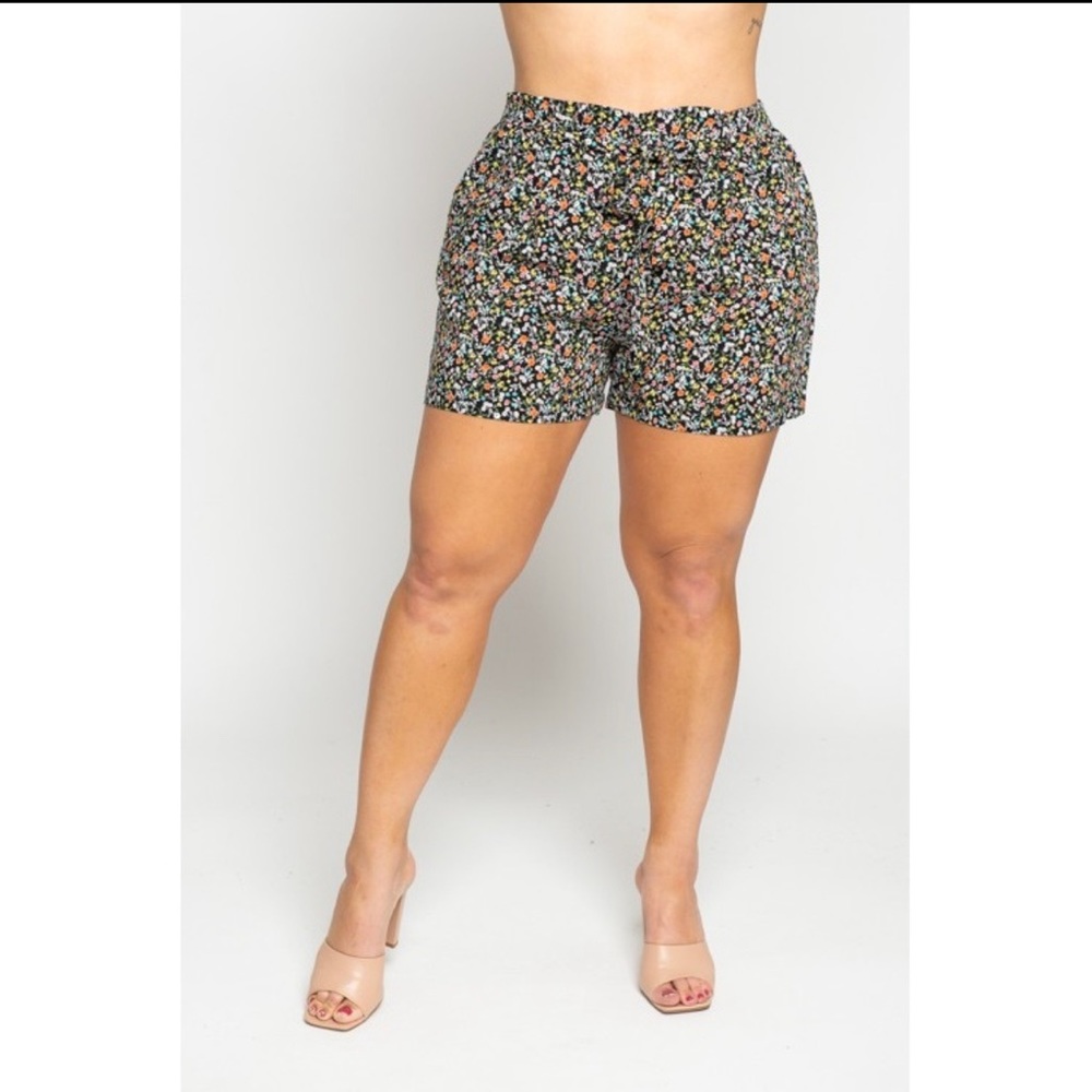 Plus Size Floral Tie Belt Shorts